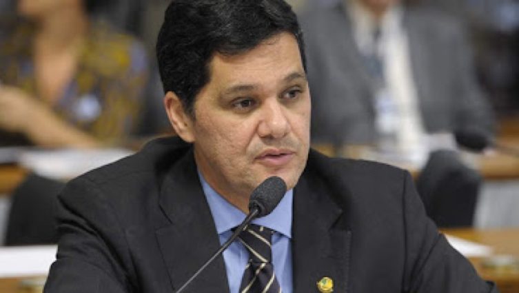 Imagem senador Ricardo Ferraço durante audiência no Congresso Nacional