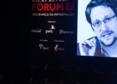 Imagem de Edward Snowden na abertura EXAME Fórum Segurança da Informação, em 2018