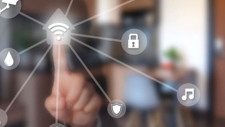 Dedo fixo em um ícone de casa conectada, ligando a outros ícones de segurança e IoT