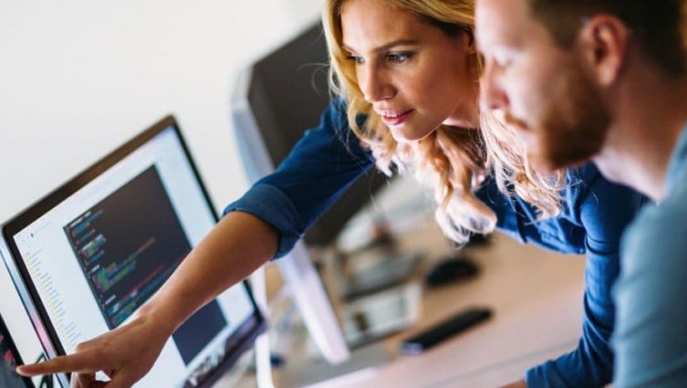 4 dicas rápidas para ajudar a implementar assistentes inteligentes em uma empresa