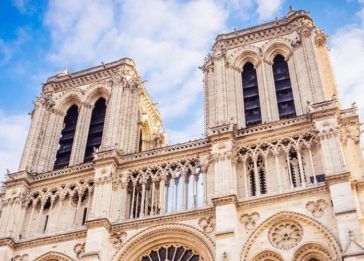 Imagem da Catedral de Notre-Dame, que contou com a ajuda de um robô e outras tecnologias para controlar o incêndio no local.