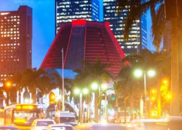Imagem de iluminação noturna urbana do Rio de Janeiro