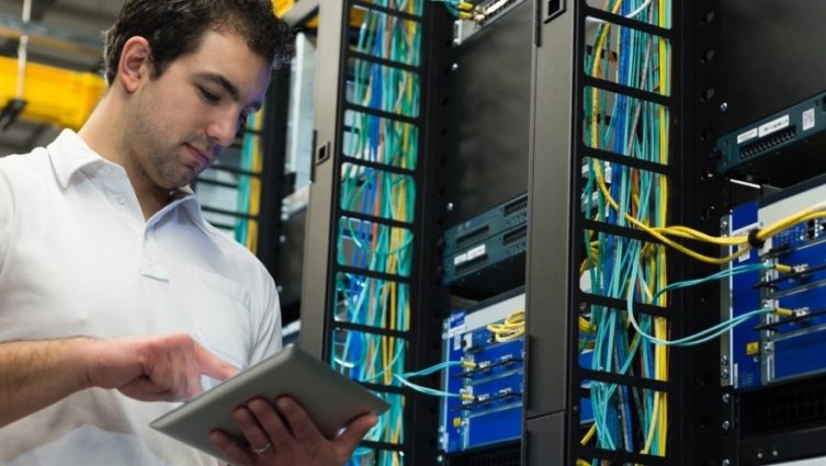 Como uma pesquisadora brasileira encontrou a conectividade de fibra óptica mais rápida do mundo?