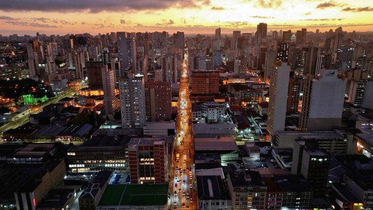 Vista aérea da cidade de Curitiba, que é uma das smart cities do Brasil